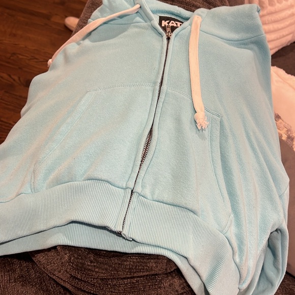 Katie J cropped baby blue sweatshirt size medium - Picture 5 of 5